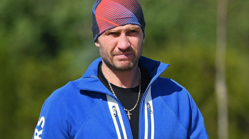 Олимпийскому чемпиону Роману Костомарову ампутировали пальцы из-за гангрены - росСМИ