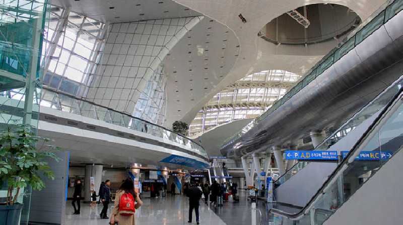 Четыре месяца в аэропорту: мобилизованным россиянам разрешили остаться в Южной Корее