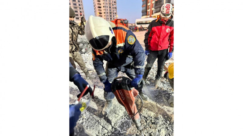 Қазақстандық құтқарушылар Түркияда 88 адамды үйінді астынан алып шықты