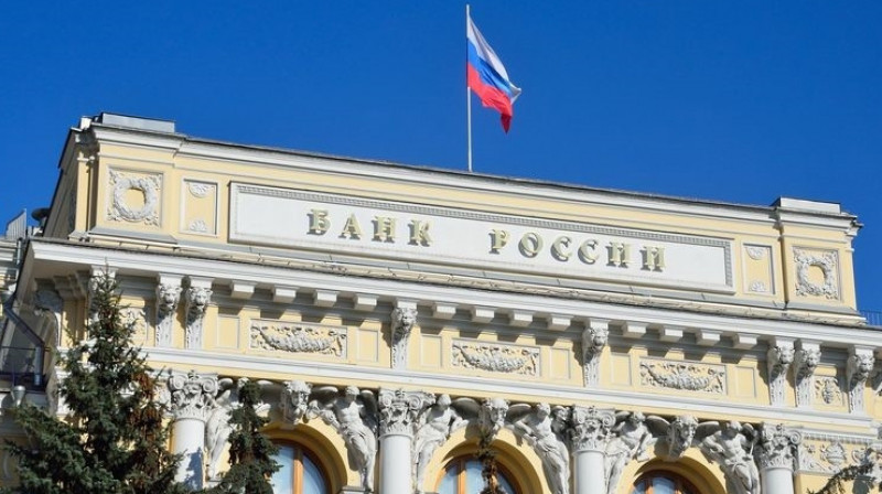 Центробанк России продлит ограничения на снятие наличной валюты в марте