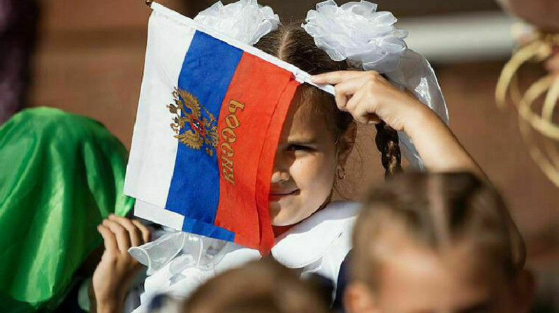 Более миллиарда рублей потратят на покупку флагов в регионах России