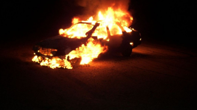 На трассе Астана-Петропавловск полностью сгорел автомобиль