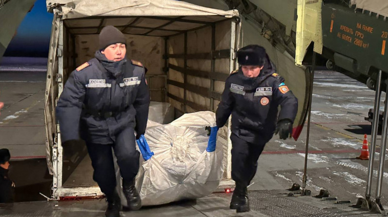 Казахстан отправил еще один борт с гумпомощью в Турцию