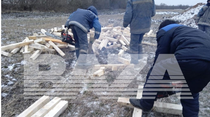 Таджикистанцы и узбекистанцы роют окопы в Запорожской области - рабочие пожаловались на обман и угрозы