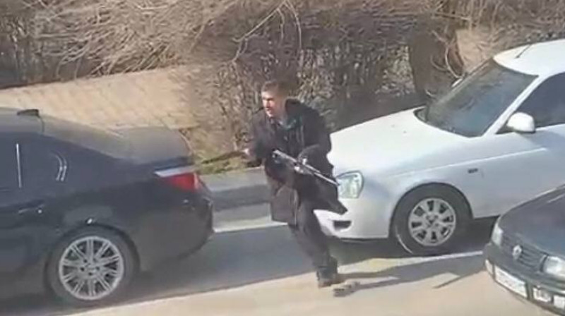 Шымкентте қару-жарақ дүкеніне шабуыл жасаған ер адам қолға түсті