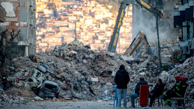 В Турции после землетрясений арестовали более 340 человек