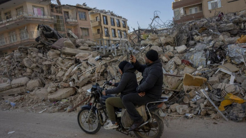 Землетрясения в Турции: число жертв превысило 42 тыс. человек