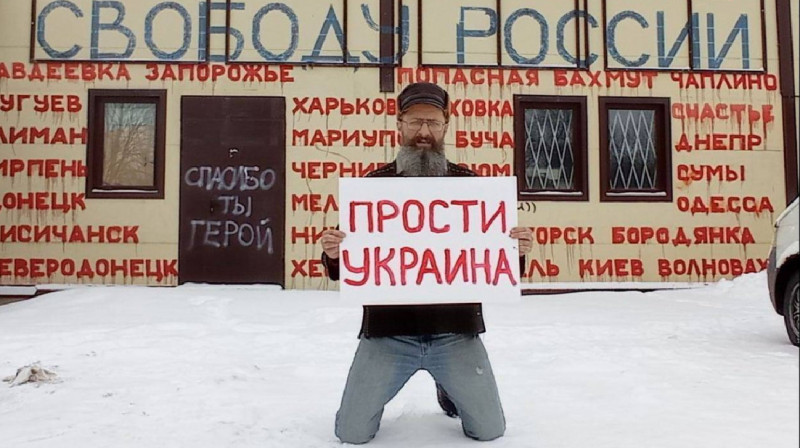 Под арест отправили бизнесмена, который исписал свой магазин антивоенными лозунгами