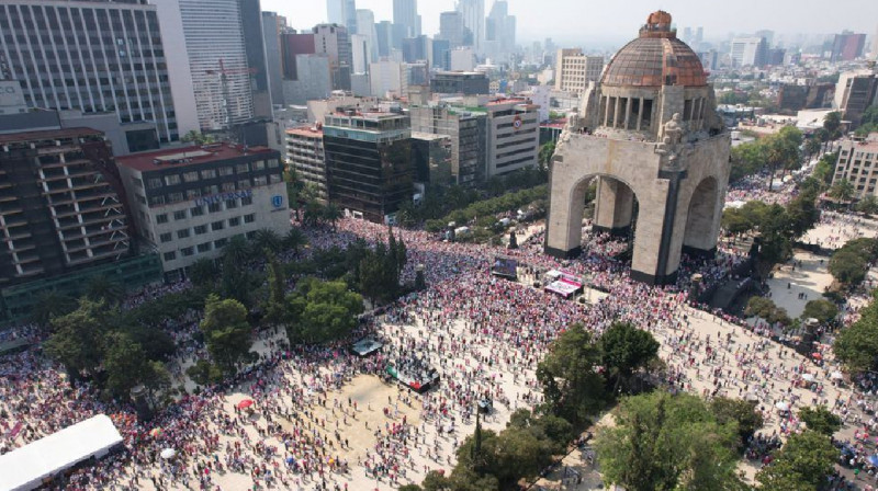 Тысячи людей протестуют в Мехико против реформы избирательной системы