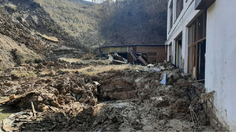 Оползень сошел в коттеджном городке Алматинской области