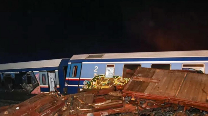 Грекияда жолаушылар пойызының апатқа ұшырауынан 32 адам қаза тапты