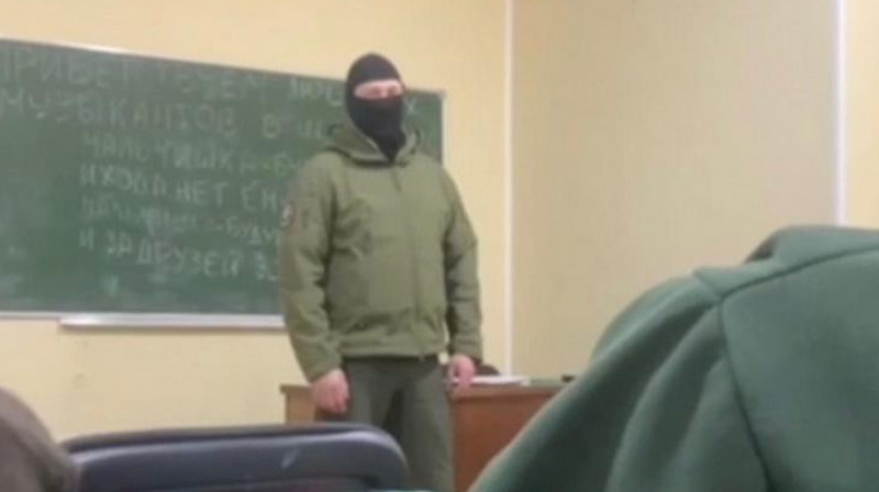 "Вагнеровцы" призывают российских школьников защищать родину