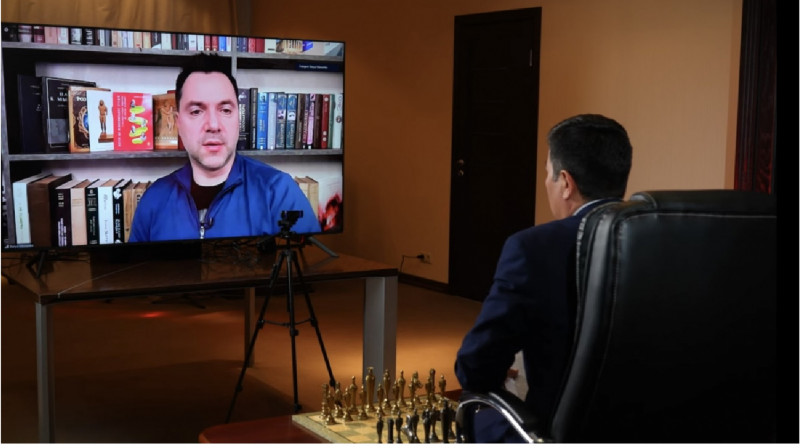 "Коллаборационисты заезжают в страну вместе с бизнесом" - Арестович о подготовке к войне в Украине