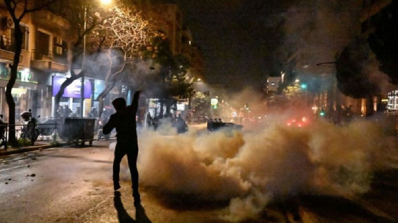 Массовые протесты начались в Греции после катастрофы на железной дороге