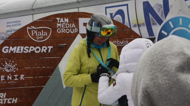 Сильная метель и дух испытаний: как прошёл этап Tan Media Cup для сноубордистов и СМИ