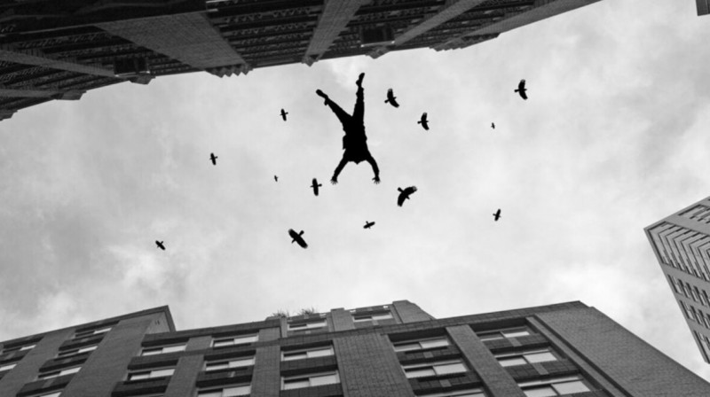 Атырау облысында жоғары қабаттан құлаған жасөспірім қайтыс болды