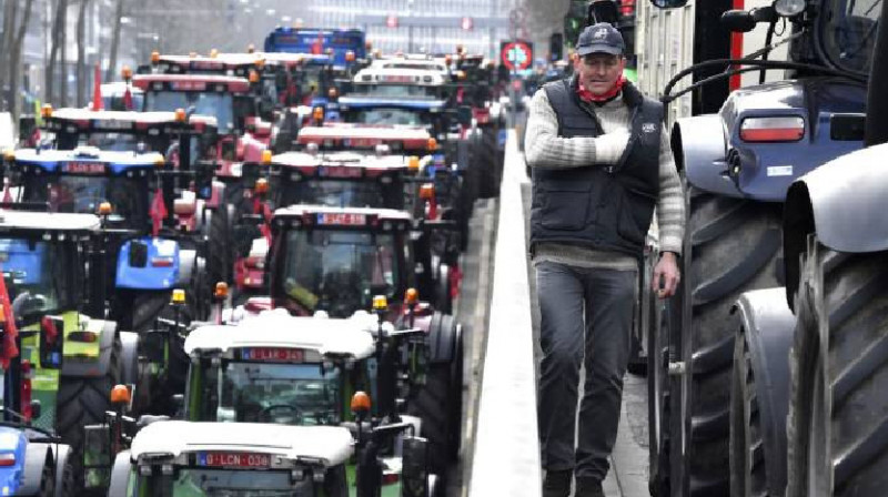 Бельгийские фермеры на тракторах перекрыли центр Брюсселя