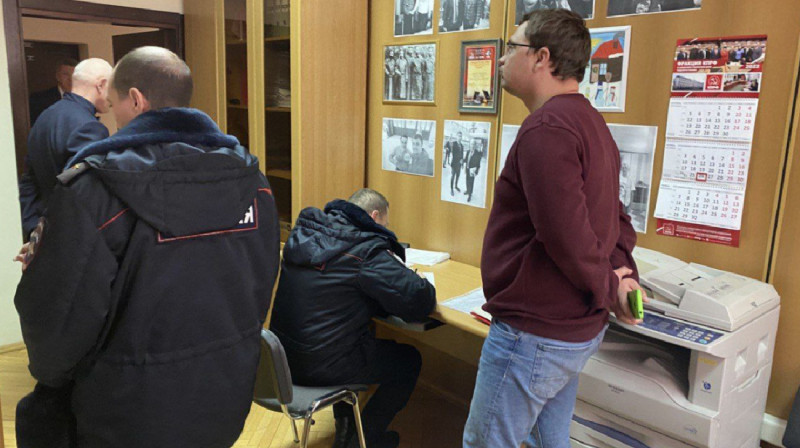 В Самарской области депутат слушал Путина с лапшой на ушах