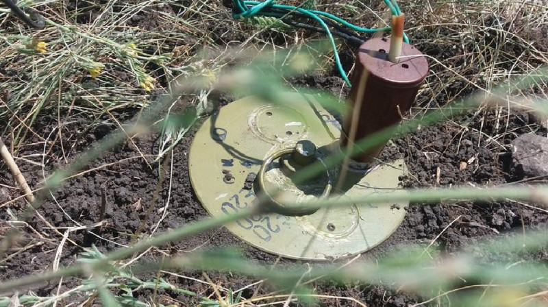 Автомобиль Росгвардии подорвался на мине в Брянской области