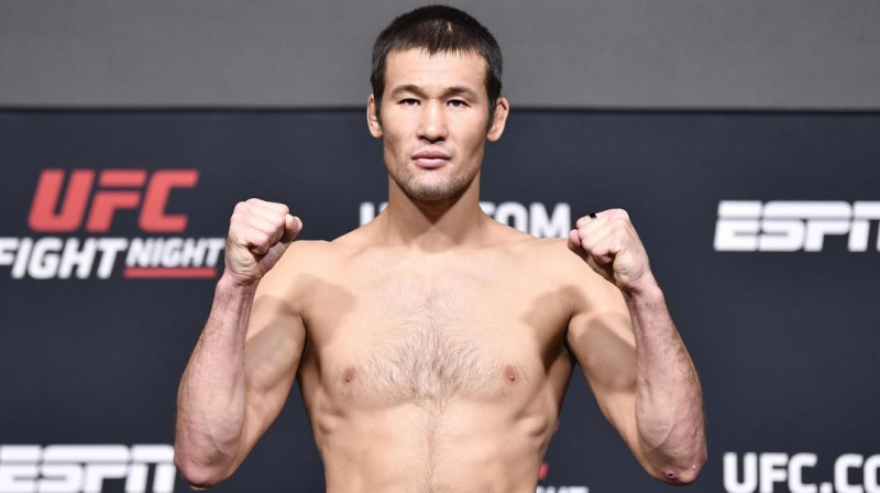 Шавкат Рахмонов жекпе-жек алдында қарсыласымен көз түйістірді