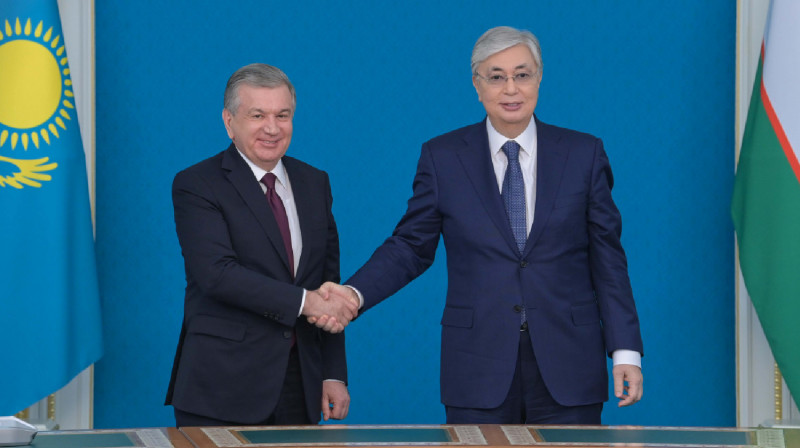 Токаев прибыл в Шымкент на встречу с Мирзиёевым