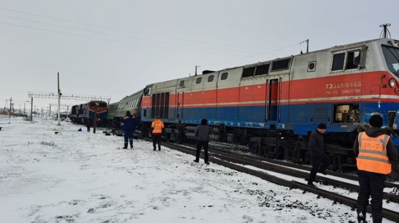 Сошедший с рельсов поезд продолжил движение по своему маршруту