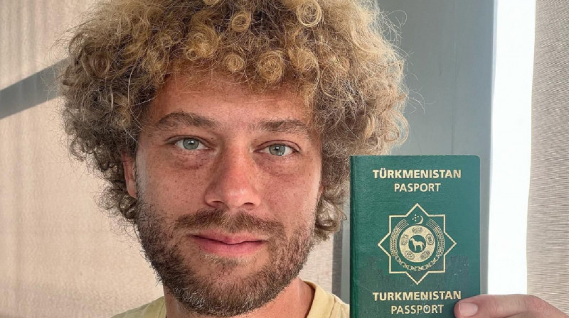 Блогер Варламов сообщил о смене гражданства