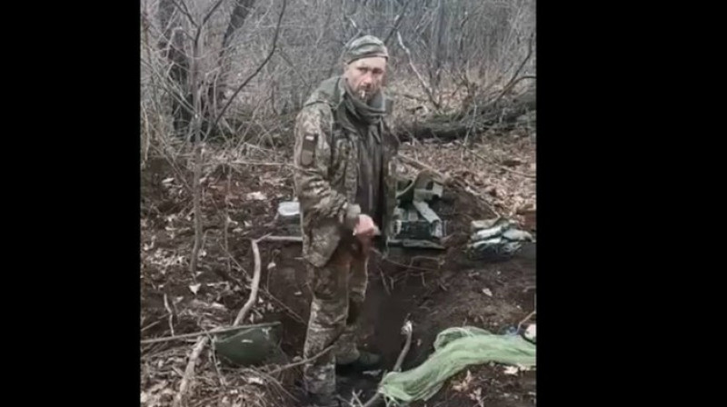Расстрел пленного украинского солдата сняли на видео (18+)