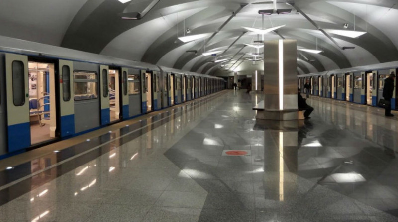 В московском метро мужчина толкнул под поезд подростка
