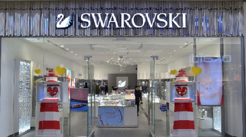 Компания Swarovski полностью уходит из России