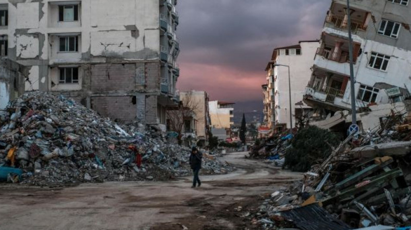 Түркияда зілзаладан құлаған үйлерге байланысты 269 адам қамалды