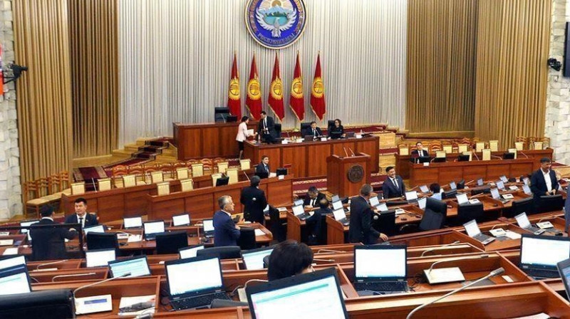 Парламент Кыргызстана просит назначить референдум о смертной казни педофилов