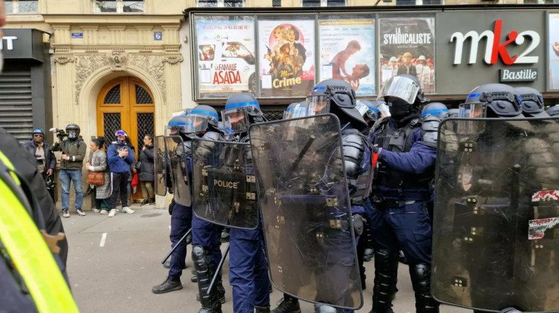 Протесты в Париже: полиция начала применять слезоточивый газ