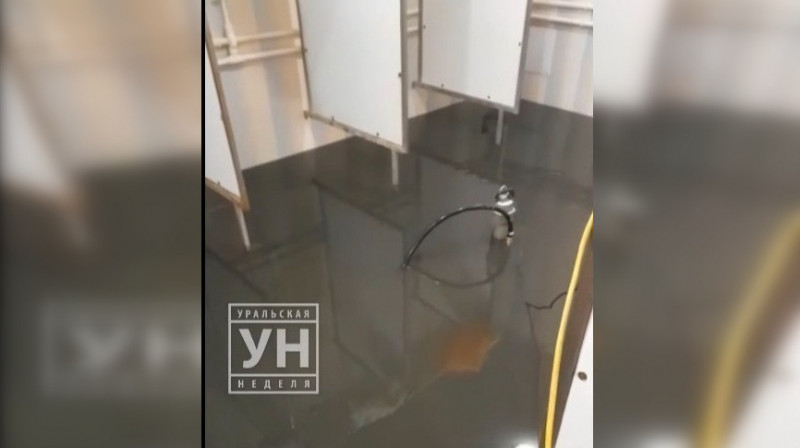 Студентов в Уральске эвакуировали из затопленного общежития