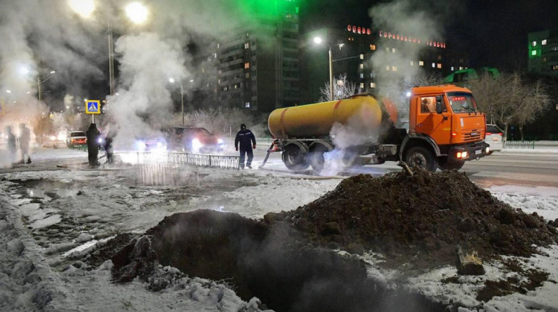 Очередная коммунальная авария парализовала автомобильное движение в Рудном