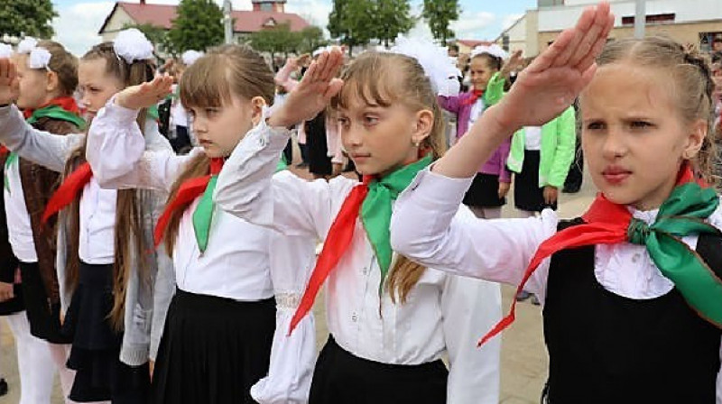 В российские школы собираются вернуть "пионерские" значки