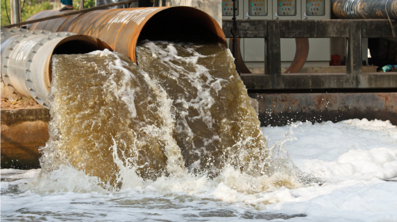 В ВКО сточные воды попали в реку