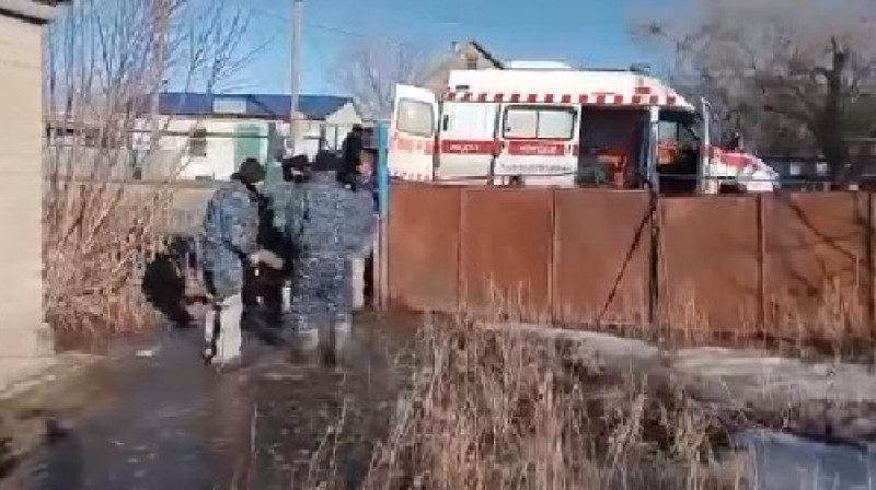 Жителей эвакуируют из затопленных районов в Актюбинской области