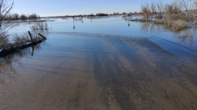 Паводки в ЗКО: подтопило 50 домов, 240 человек эвакуировали