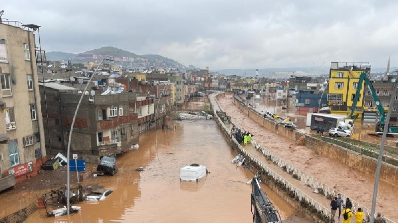 В Турции проливные дожди вызвали сильные наводнения в пострадавших от землетрясений провинциях