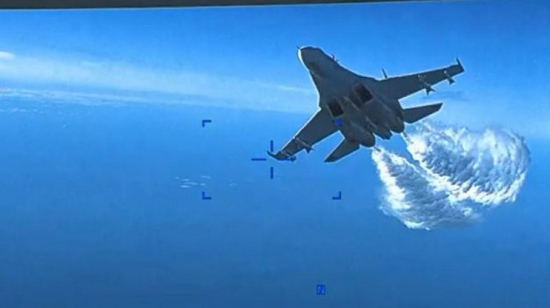 ЧП над Чёрным морем: Пентагон показал видео столкновения российского Су-27 с беспилотником США