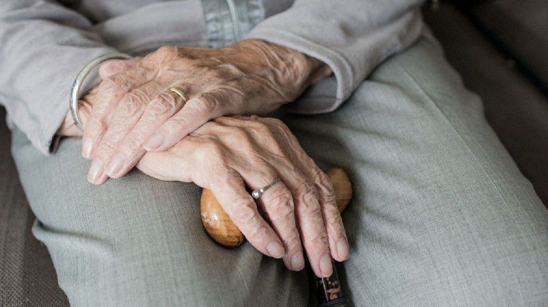 Во Франции приняли закон о повышении пенсионного возраста
