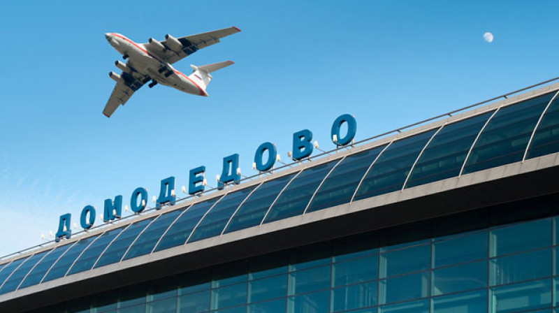 Опоздавший пассажир пытался вылететь из Домодедово в багажном отделении