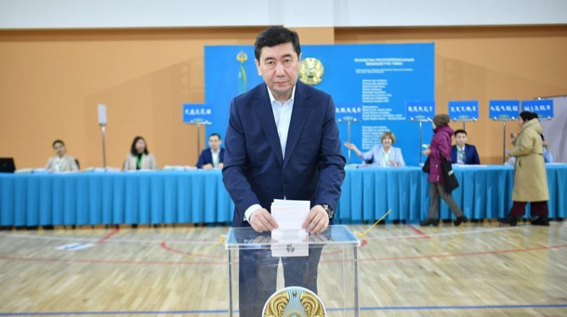 "Выборы проходят справедливо": Ерлан Кошанов отдал свой голос