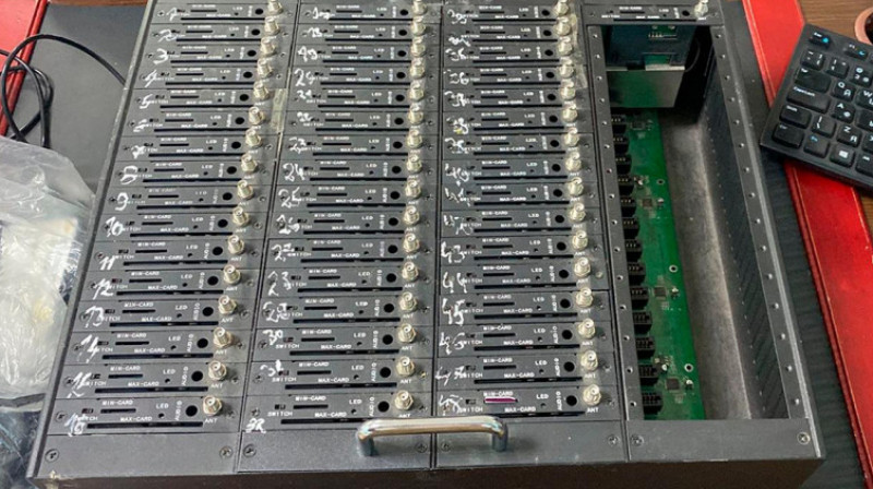 600 сим-карт и оборудование для рассылки нашли у россиянина в Актюбинской области