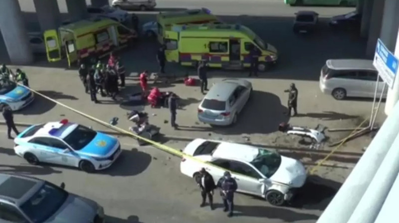 Авто слетело с моста в Алматы: стало известно о состоянии пострадавших