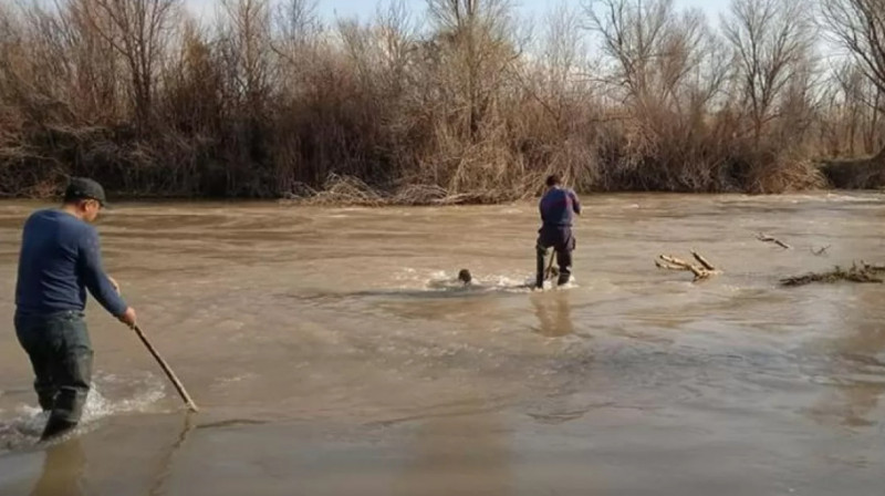 Түркістан облысында өзенге ағып кеткен кішкентай қыз табылмады