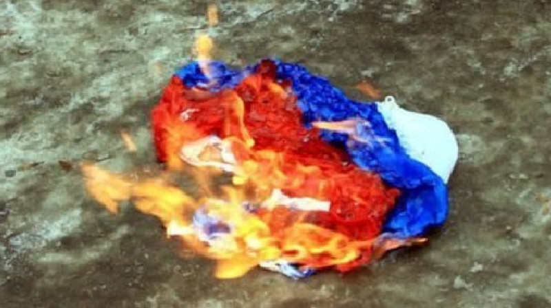 Школьницу осудили за поджог российского флага