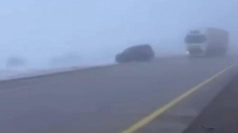 Шокирующее ДТП на трассе Караганда - Астана: из-за тумана фура снесла внедорожник