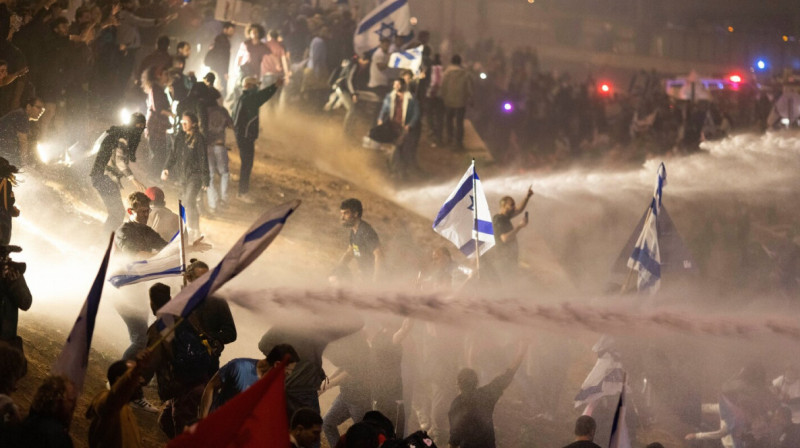 Масштабные протесты в Израиле: Нетаньяху приостановит судебную реформу